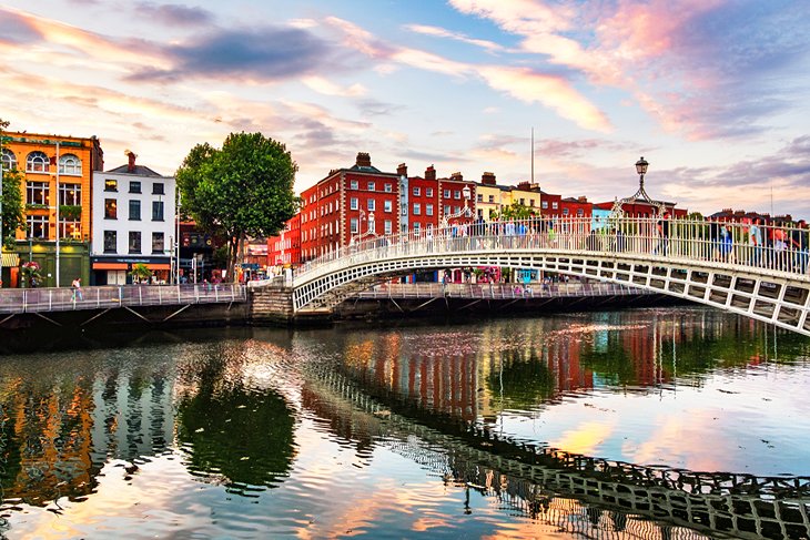 ireland-in-pictures-most-beautiful-places-to-visit-hapenny-bridge-dublin